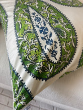 Load image into Gallery viewer, Paisley Motif-Kelly Green